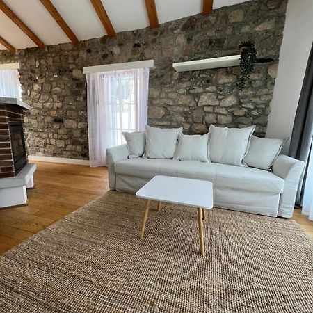 Guesthouse 45 Dutovlje Bagian luar foto
