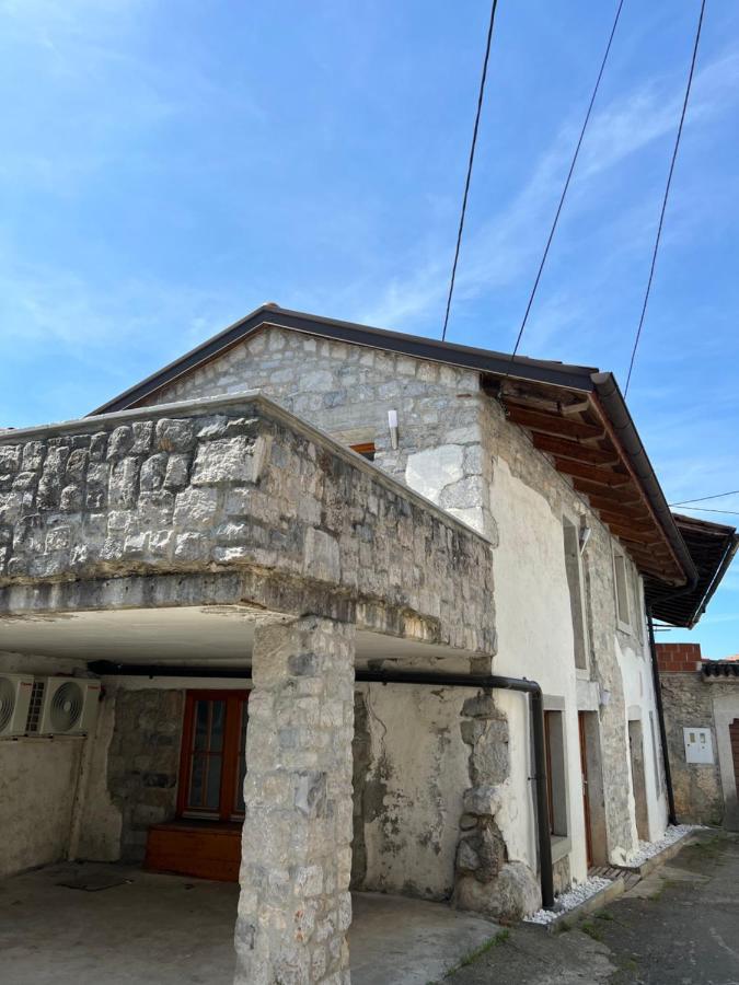 Guesthouse 45 Dutovlje Bagian luar foto