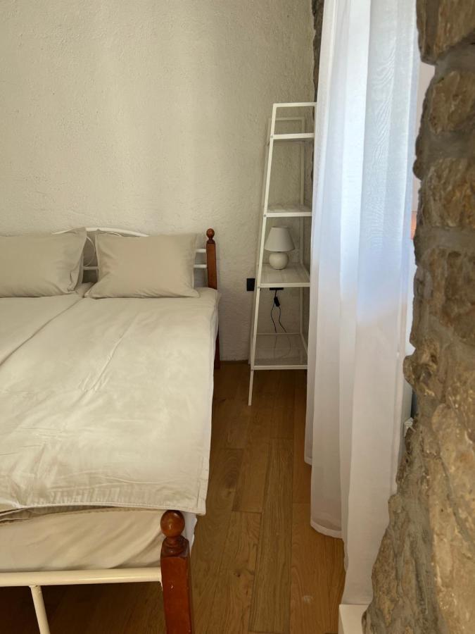 Guesthouse 45 Dutovlje Bagian luar foto