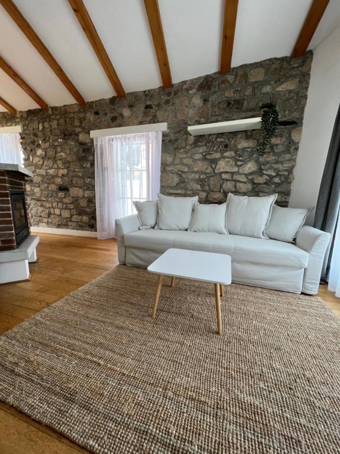 Guesthouse 45 Dutovlje Bagian luar foto