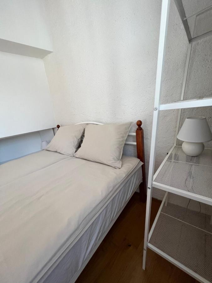 Guesthouse 45 Dutovlje Bagian luar foto